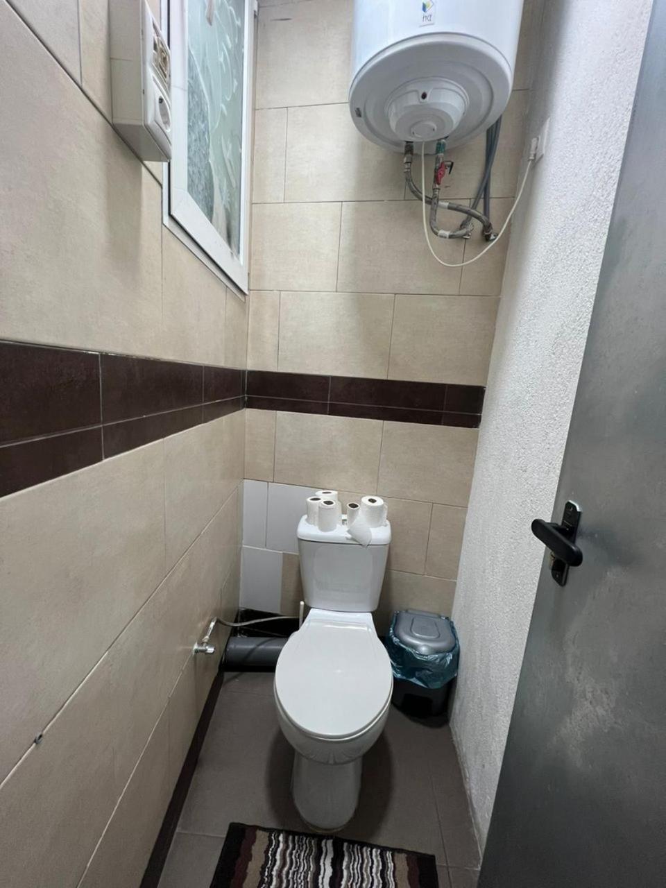 Hostal Milan Alicante Zewnętrze zdjęcie A toilet in a hotel