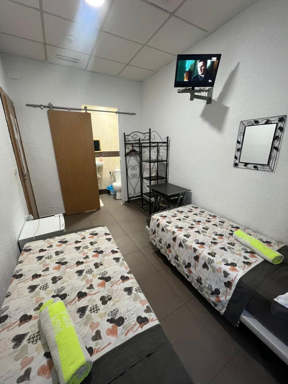 Hostal Milan Alicante Zewnętrze zdjęcie A room at a love hotel in Japan