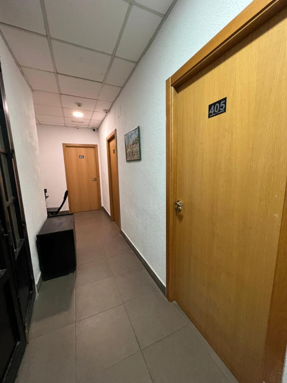 Hostal Milan Alicante Zewnętrze zdjęcie A typical corridor in the 4th floor of the main building