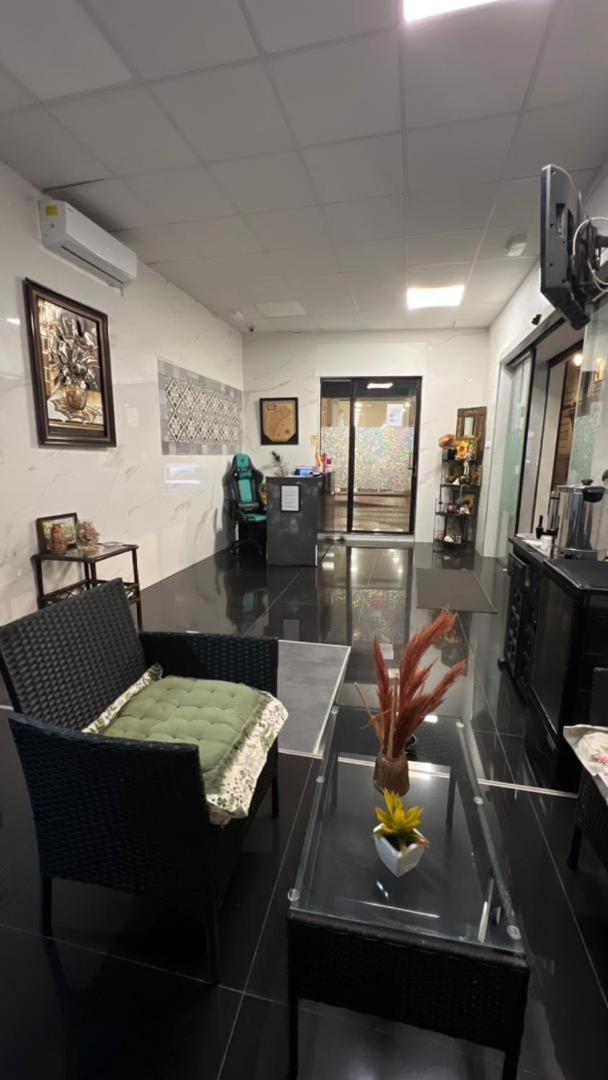 Hostal Milan Alicante Zewnętrze zdjęcie A dental practice in India
