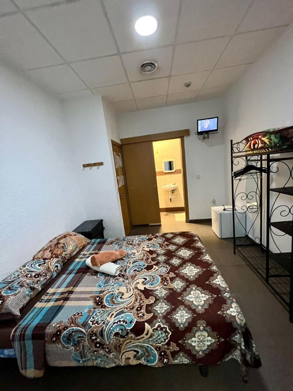 Hostal Milan Alicante Zewnętrze zdjęcie A room at a love hotel in Tokyo
