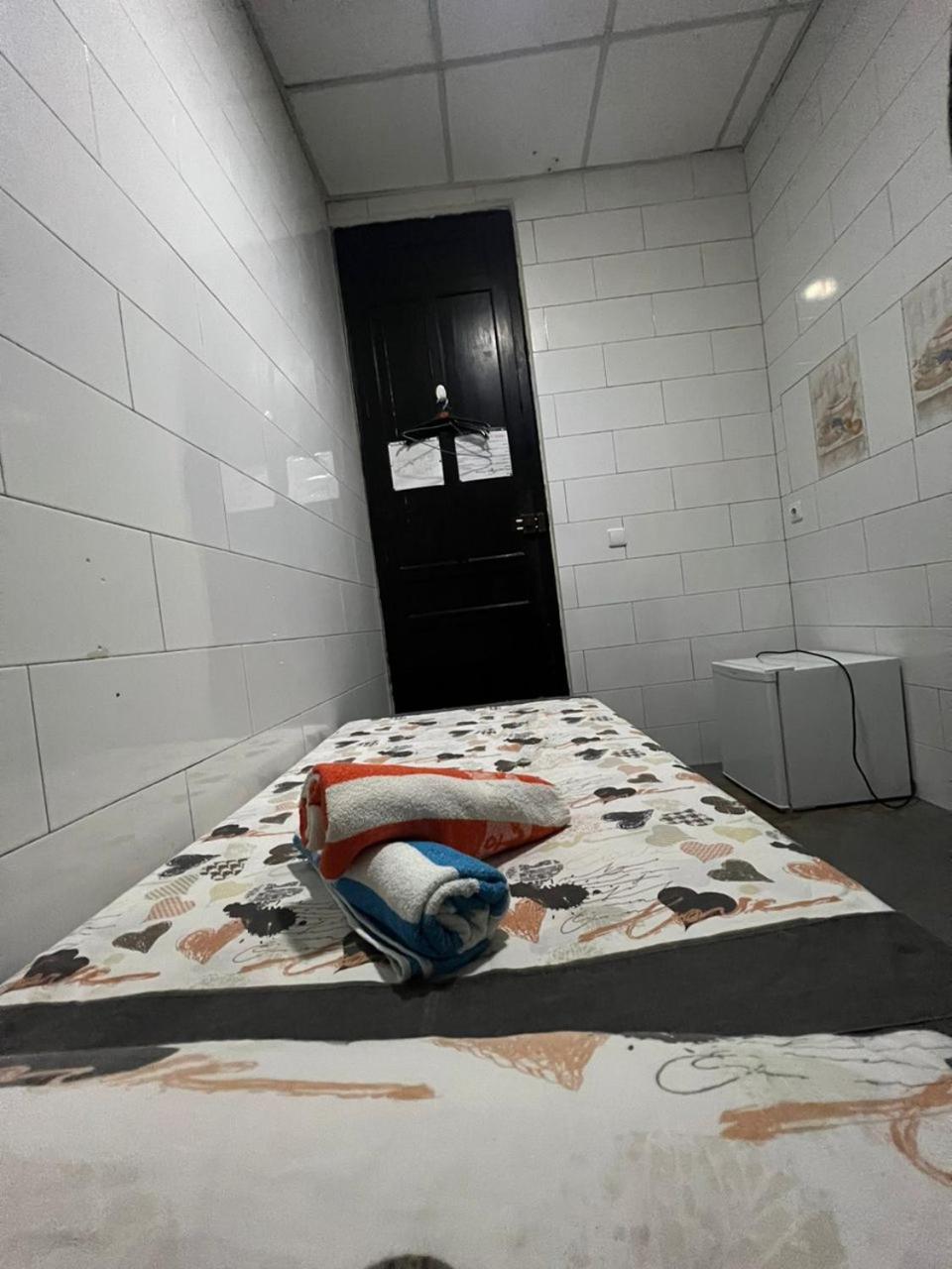 Hostal Milan Alicante Zewnętrze zdjęcie A cell in the prison